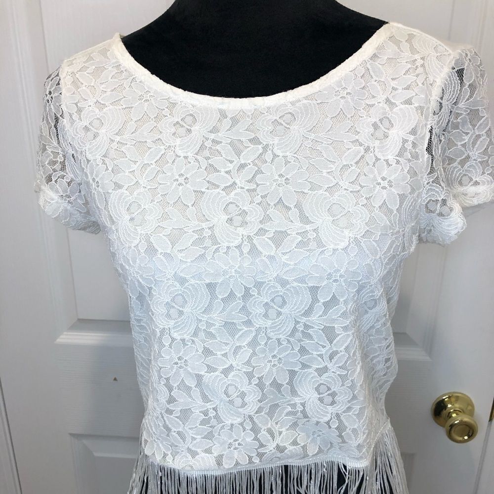Divide H&M white lace fringed top size x small - Picture 4 of 10